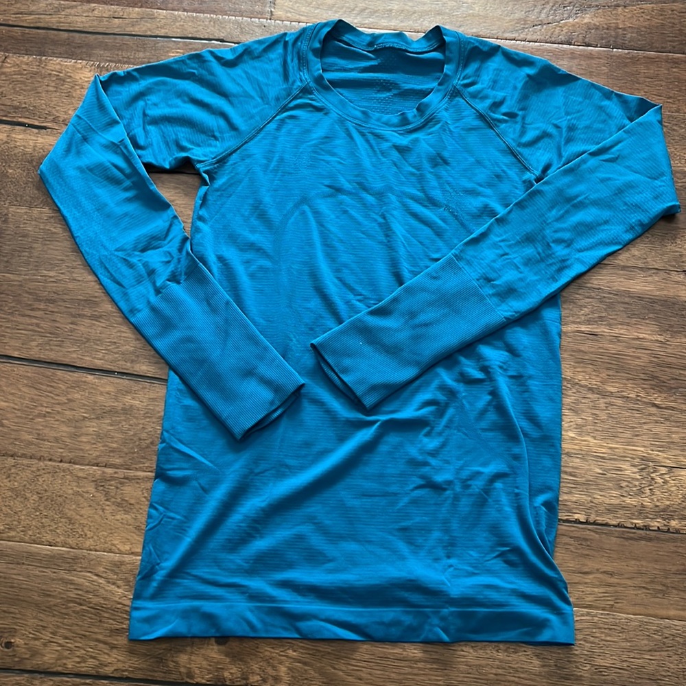 TURQUOISE LULULEMON LONGSLEEVE